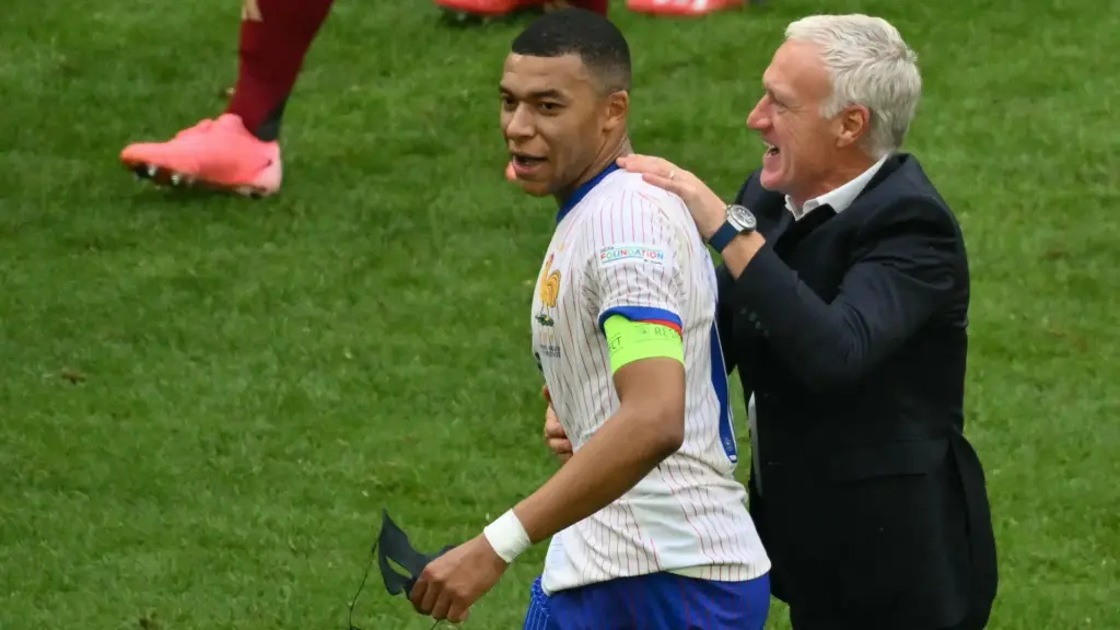 Kylian Mbappé's camp speaks out on Didier Deschamps: "It is false to say that"
