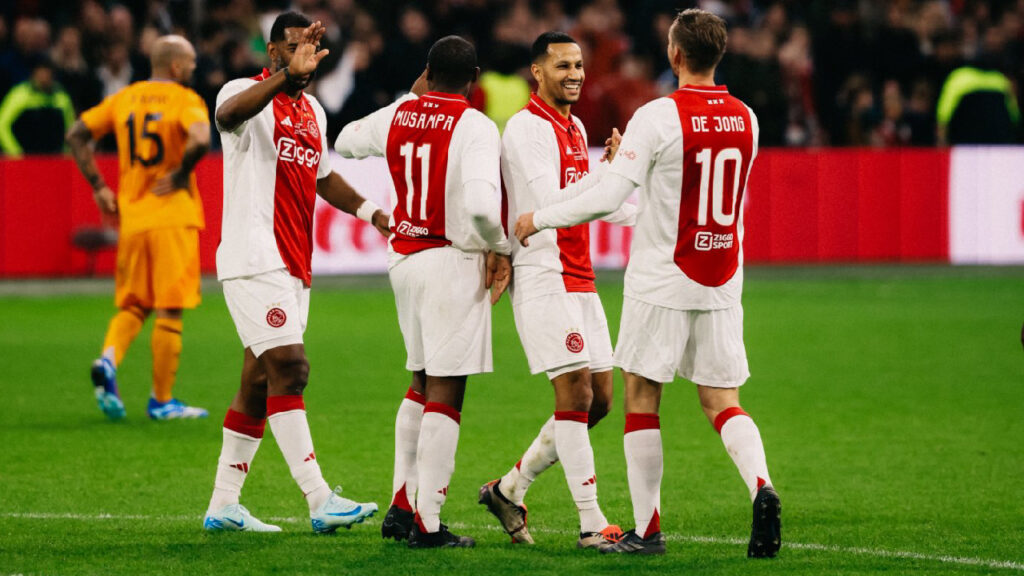 Iker Casillas and Real Madrid fall to Ajax in the legends' duel