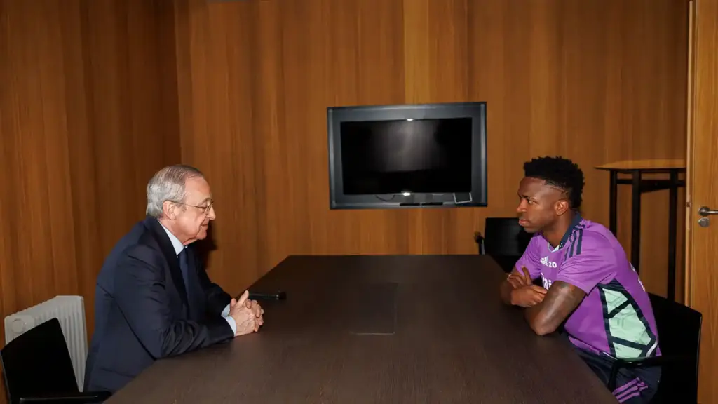 3 jours après l'échec du Ballon d'Or Florentino Pérez surprend Vinicius Junior