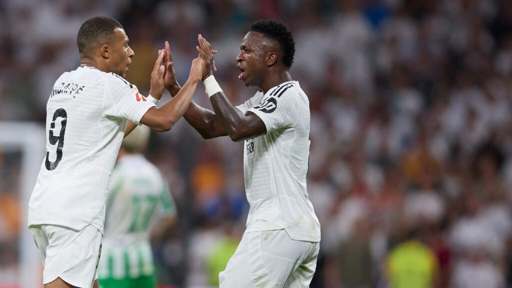 Roberto Carlos rabaisse l'oeil du Barça : "Devant Vinicius et Mbappé, il ne..."