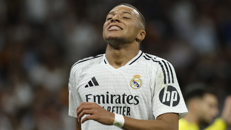 Alors que Kylian Mbappé traverse une période de méforme, les dernières analyses pourraient bien avoir mis le doigt sur la cause. Depuis plusieurs matchs, l'attaquant star du Real Madrid semble loin de son meilleur niveau, un constat qui a suscité des interrogations. Après des examens médicaux approfondis, il semblerait que Mbappé souffre d’une légère concurrence au sein du club madrilène avec Vinicius Junior. Une situation qui pourrait expliquer ses récentes difficultés à enchaîner les efforts et à se montrer aussi décisif qu'à l'accoutumée. Les spécialistes assurent qu'il est entre de bonnes mains et qu’une stratégie est déjà en place pour lui permettre de retrouver rapidement tout son potentiel.