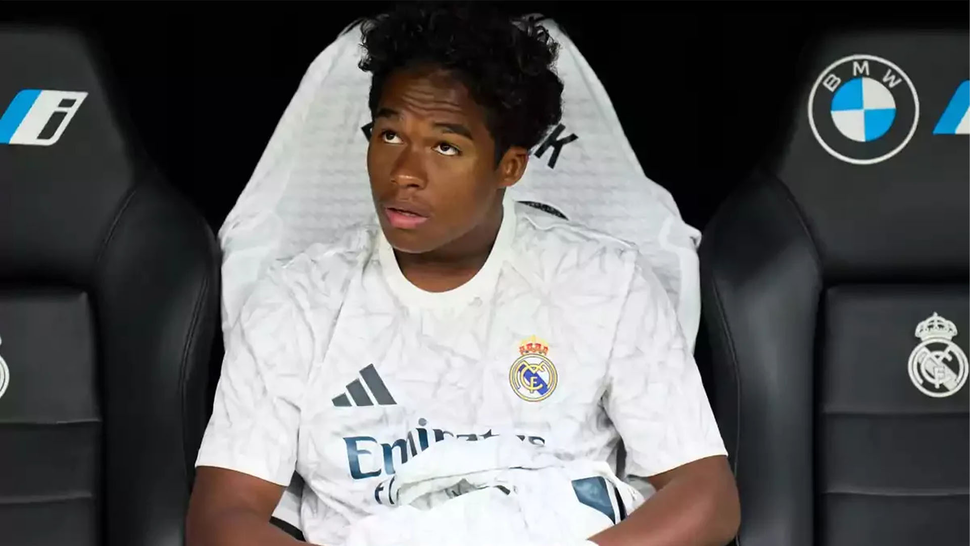 Endrick, le jeune prodige brésilien promis à un avenir brillant dans le football, traverse une période de grande tristesse. En deuil après une perte personnelle importante, il fait face à un moment difficile qui rappelle que même les étoiles montantes ne sont pas à l'abri des épreuves de la vie. Soutenu par sa famille, ses coéquipiers et ses fans, Endrick montre une force admirable tout en portant son chagrin. Cette épreuve, bien que douloureuse, renforce l'idée que le soutien humain est essentiel, même dans le monde impitoyable du sport.
