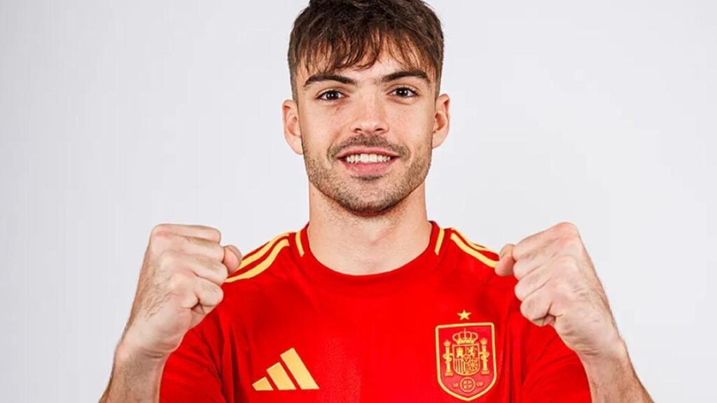 Le numéro que Raúl Asencio a choisi pour ses débuts avec l'Espagne !