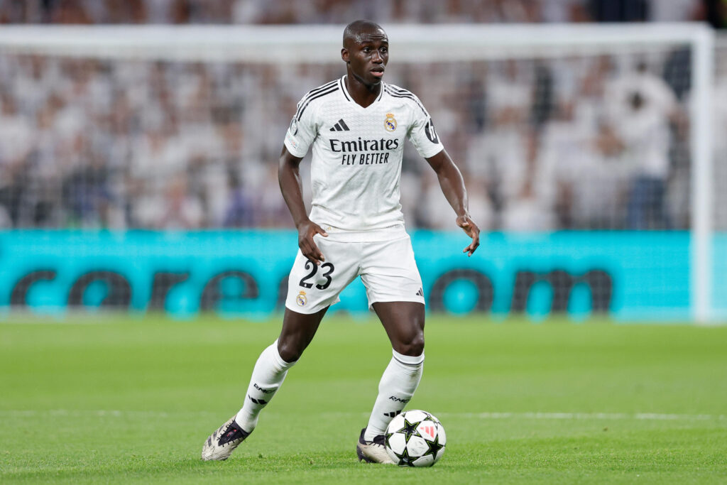 Fran Garcia ou Ferland Mendy : Xabi Alonso sacrifie un latéral, "Vendez-le"